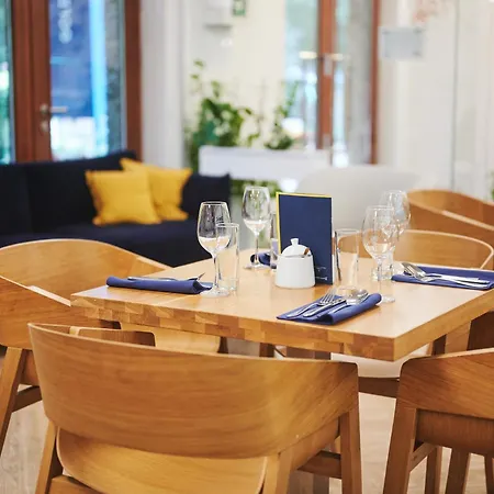 Golden Tulip شقة فندقية