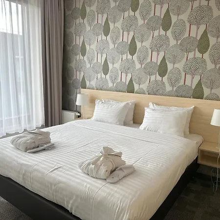 Golden Tulip 4*