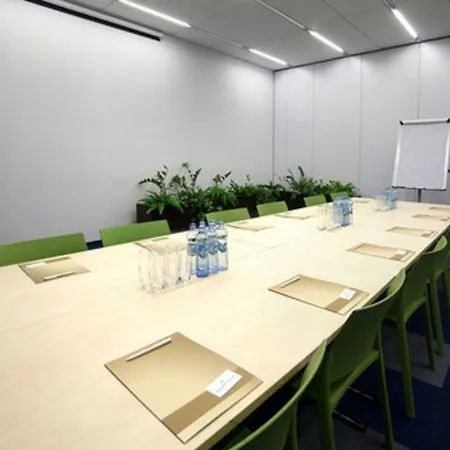 Golden Tulip מלון דירות