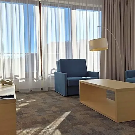 Golden Tulip 4*